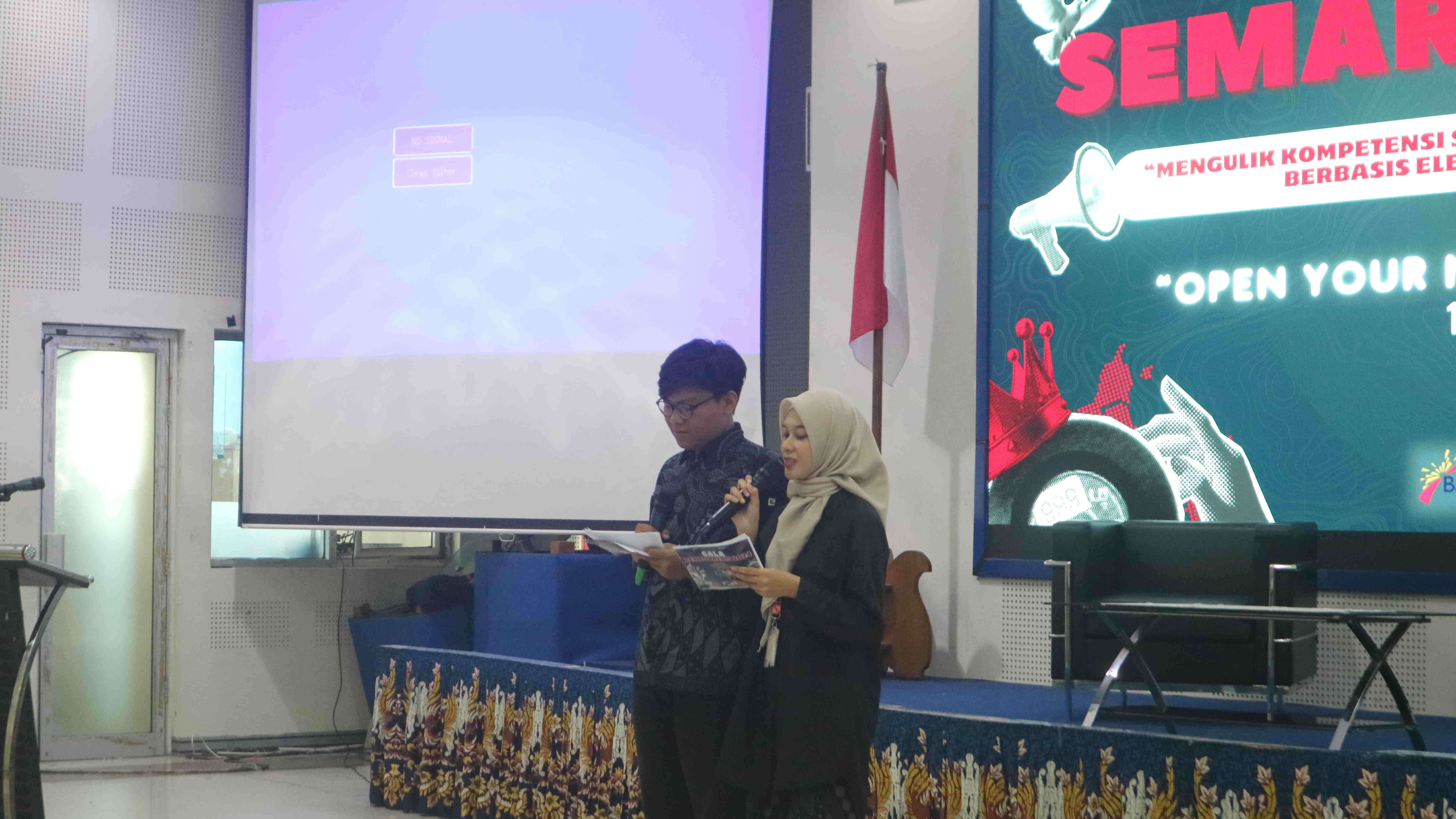 Pembacaan CV Moderator oleh MC